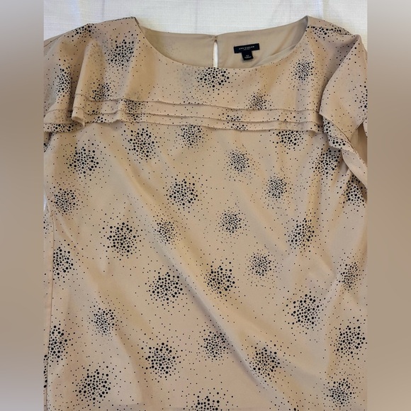 Ann Taylor 12 ruffle blouse, cap sleeves tan and black Office Career - Picture 9 of 9